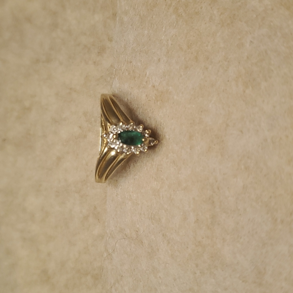 10K Gold Emerald Diamond Ring